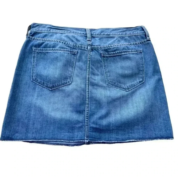 Women’s Old Navy Light Wash Denim mini skirt•Size 6•Preowned Great Condition• - Picture 8 of 9